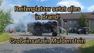 Großbrand am Bahnhof - Reifenplatzer setzt Stroh-Anhänger in Vollbrand - Muldenstein am 20.07.2024