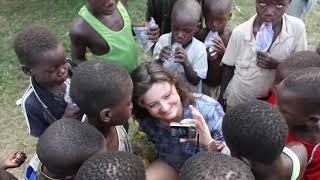 Having fun with kids in Klobateme, Togo - Stichting Elayi - Community Center