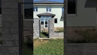 Забор в Дроздово: установка блоков FaBrick в цвете "Грей" 