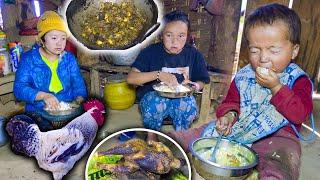 Local white chicken cutting and making recipe, Soup in Village kitchen || Chicken with rice eating