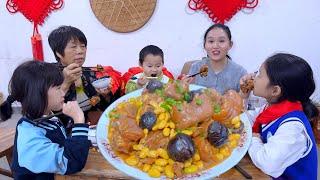 A bumper harvest of soybeans,soybean stewed with pig's trotters,soft and tasty, so tempting