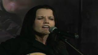 Cranberries lead singer Dolores O'Riordan dies at 46