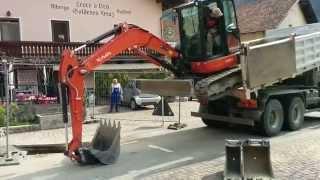 Excavator unload from a Truck in a different way