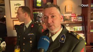 Minister van Defensie Ank Bijleveld op de koffie met Goorse militairen