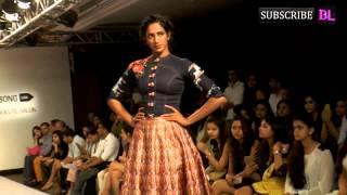 Karishma Kapoor On Ramp At LAKME Fashion Week Part 01