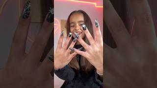 Claire’s press on Halloween nails ️️