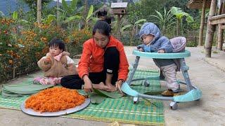 A kind neighbor came to visit, a single mother was happy with her two children