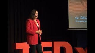 Bir ülkeden diğerine yüzmek, sınırların ötesinde | Aysu Türkoğlu | TEDxIzmirUniversityofEconomics