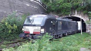 E193 VECTRON MIR BLACK WITH EKOL IN EXIT FROM TUNNEL IN S.MARCO TRIESTE