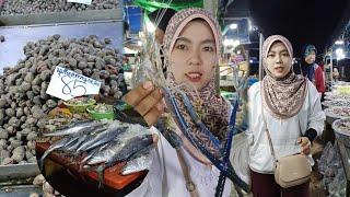 Belanja di pasar ikan yang terbesar di pattani