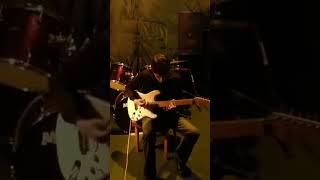 Blues Funk (Solo & Chords on ONE Guitar) #shorts