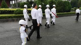 20190818-雨後 行過國父紀念館廣場 水窪映照出海軍儀隊潔白的禮服 以及迷你禮兵孫孫認真可愛的小臉 #海軍儀隊 #陸戰儀隊