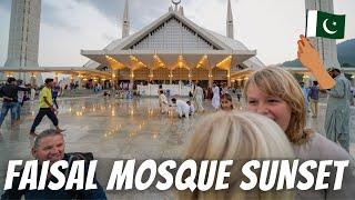 SHAH FAISAL MASJID  WITH KIDS: Even more spectacular visiting the Faisal Mosque at sunset!