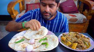 eAtInG TUNDUL RUTI with sPiCe CHICKEN CuRrY