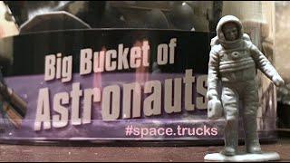 SCS Direct "Big Bucket of Astronauts" 60 Piece Hing Fat "Space Astronaut" Plastic Toy Kit, Brand New