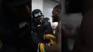 #ufc @FunkmasterMMA shares a moment backstage with @Gilbert_Burns & @Khamzat_Chimaev  #UFC273