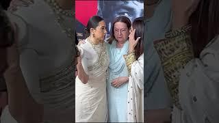 Karisma Kapoor feeds popcorn to her mother #shortsvideo