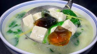 Don’t always mix preserved eggs in cold salad, make soup with tofu, it’s so delicious, tender