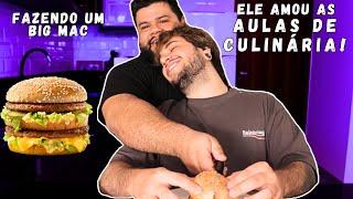 @bruninzor Aprendendo a Fazer um Big Mac com @thiagoquatroqueoficial