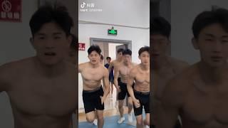 Trai đẹp thường chơi theo nhóm #shorts #soaica #douyin #tiktok