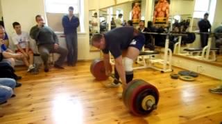 Vycheslav Astapenkov 300 kg RAW dedlift straps and belt