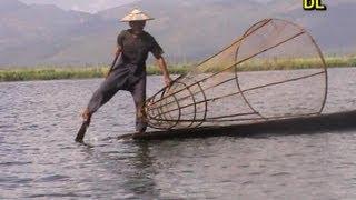 Burma / Myanmar - Inle Lake - leg rowing fishermen