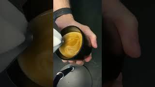 Latte Art #latteart #lattearttutorial #barista #coffee #espresso #cappuccino #flatwhite #shorts