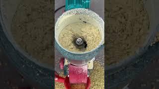 Maximize Efficiency: Inclined vs Flat Rollers in Our Feed Pellet Machine