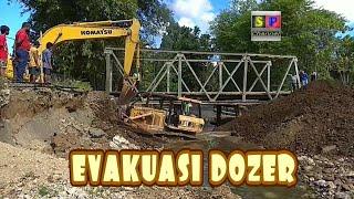 Proses Evakuasi Dozer Yang Terjebak di Sungai