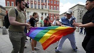 Arrests as pro and anti-gay rights activists clash in Moscow