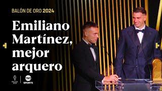 DIBU MARTÍNEZ recibió el TROFEO YASHIN al MEJOR ARQUERO de manos de LAUTARO MARTÍNEZ