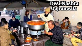 100/-Rs Gujranwala Best Breakfast People Loves To Roadside Naan Chanay | Street Food Pakistani