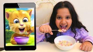 شفا تاكل مع القط المتكلم !!  Eating and Playing with ginger