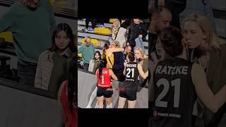 Melissa Vargas, Zehra Güneş'i izlemeye geliyor  | When Vargas comes to watch Zehra Gunes' game