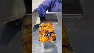 铝饭盒盒饭 12元一份，小时侯的味道 #东北盒饭 #街边小吃 #街头美食 #chinastreetfood #streetfood #chinafood #shorts