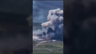 Украинские артиллеристы с помощью американских гаубиц мочат российских оккупантов #shorts #россия