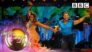 Kelvin and Oti's sizzling Samba turns up the heat  - BBC Strictly