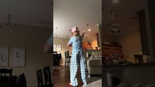 Madelyn dancing to A Bar Song #music #song