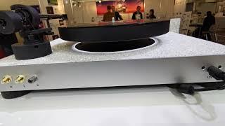 MAG LEV audio turntable