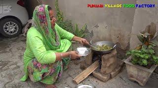 GRANNY PREPARED MAKKI KI ROTI ARSON KA SAAG || AMAZING AND BEAUTIFUL VILLAGE LIFE || 2022