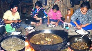 Cooking and eating Local chicken curry in Pastoral Nepal || Pastoral dinner time