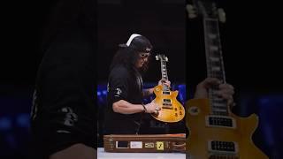 Slash shows Mark Agnesi The ORIGINAL 'Jessica' Gibson Les Paul - Slash's No.1 Live Guitar