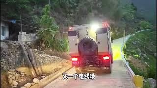 8台重卡继续穿越大山 到山顶最高峰露营️