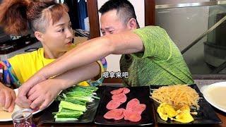 一天什么都不干，还贼馋，谁惯你这臭毛病#eating show#eating challenge#husband and wife eating food#mukbang#asmr eating