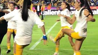 Greta Espinosa y Cristina Ferral  Calentando previo al partido.