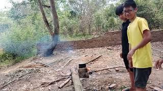 Cuong prepares a place to make a beautiful bamboo house