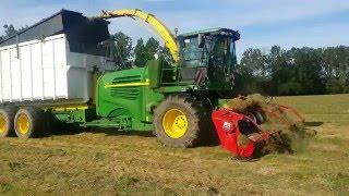 Ensilage d'herbe avec caisson | ETA Corbineau (John Deere 7450)