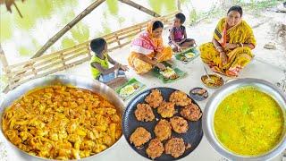 popi kitchen eating jhinger dal,kakrar jhal & hot rice