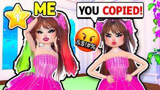 COPYING PEOPLE'S OUTFITS in Dress To Impress *it was funny*