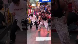 Whoaa! I cant believe he knew the dance ️ #mondejour #newyorkdancers #nycdancers #timessquare #new